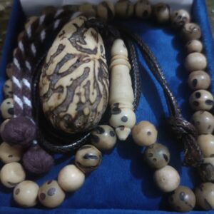عرض سبحة عود الصليب 33 حبه وقلادة عود الصليبة