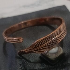 اسورة نحاس على شكل ريشة