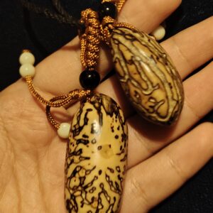 2 عود صليبه مغربي ميداليا و قلاده